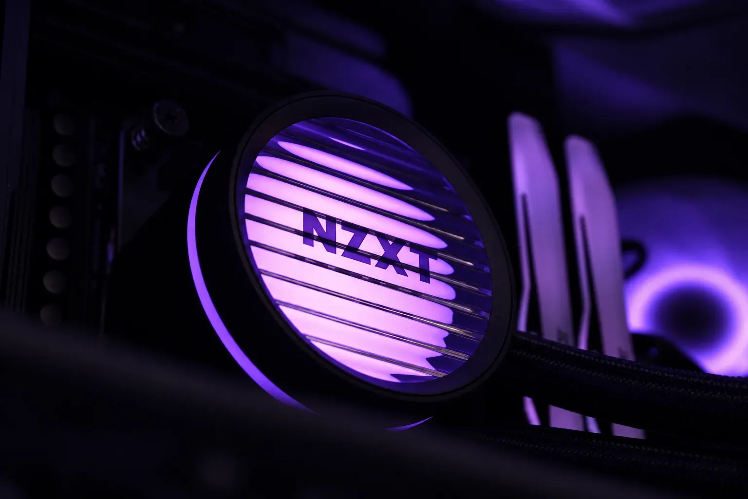 Apex - RTX 5080 | R7 9800X3D | 32GB  - Thumbnail 10