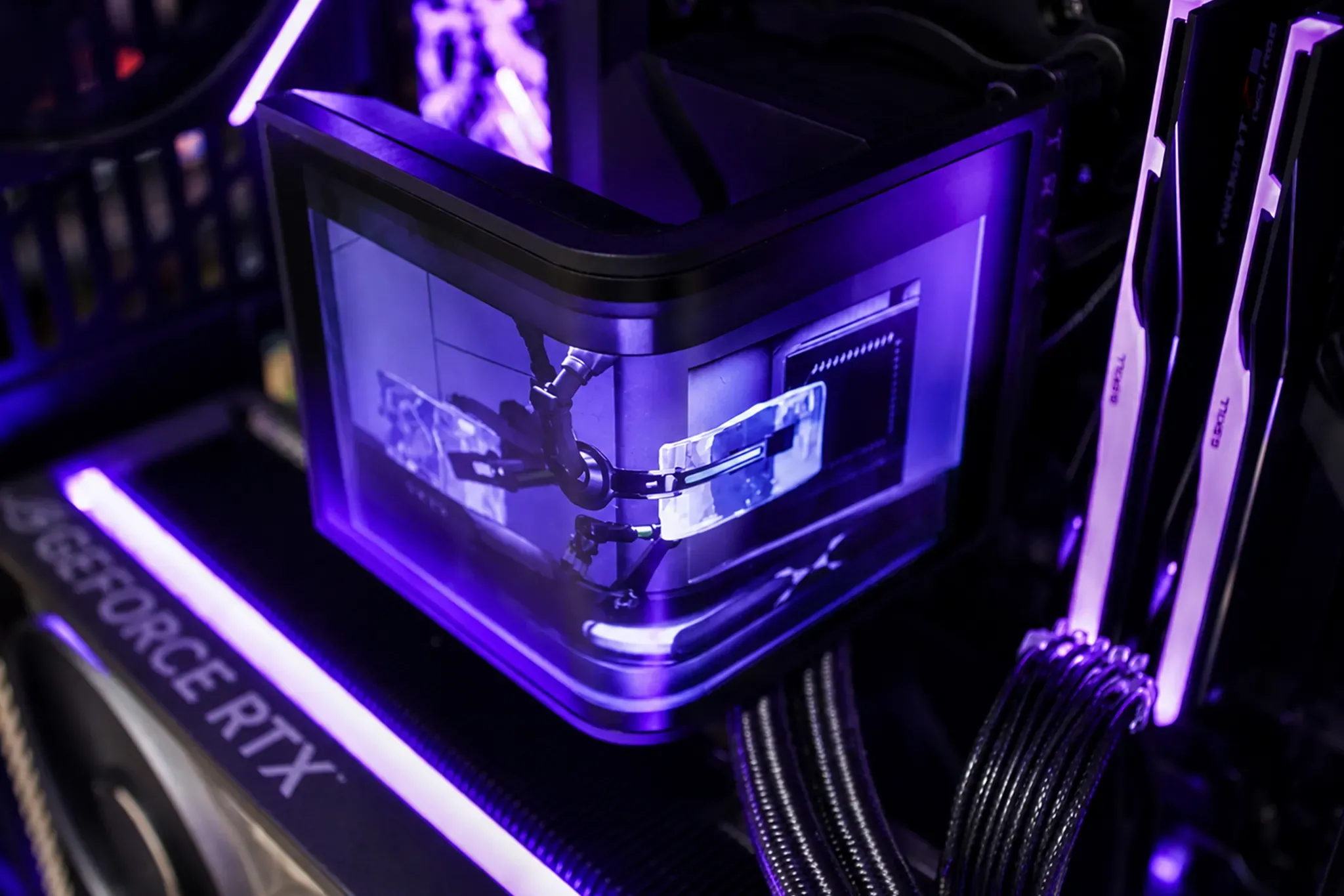 Hyte Ultra - RTX 5090 | R7 9800X3D | 32GB - Thumbnail 6