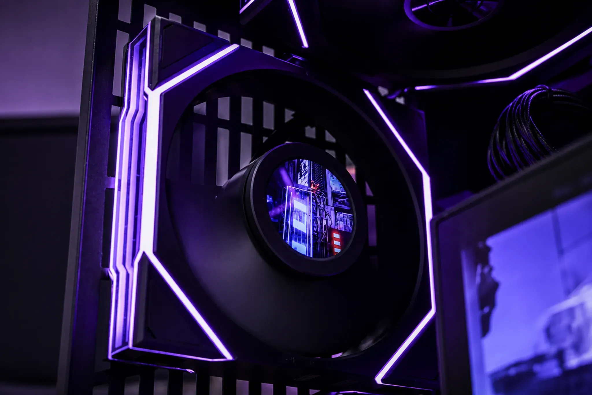 Hyte Ultra - RTX 5090 | R7 9800X3D | 32GB - Thumbnail 9