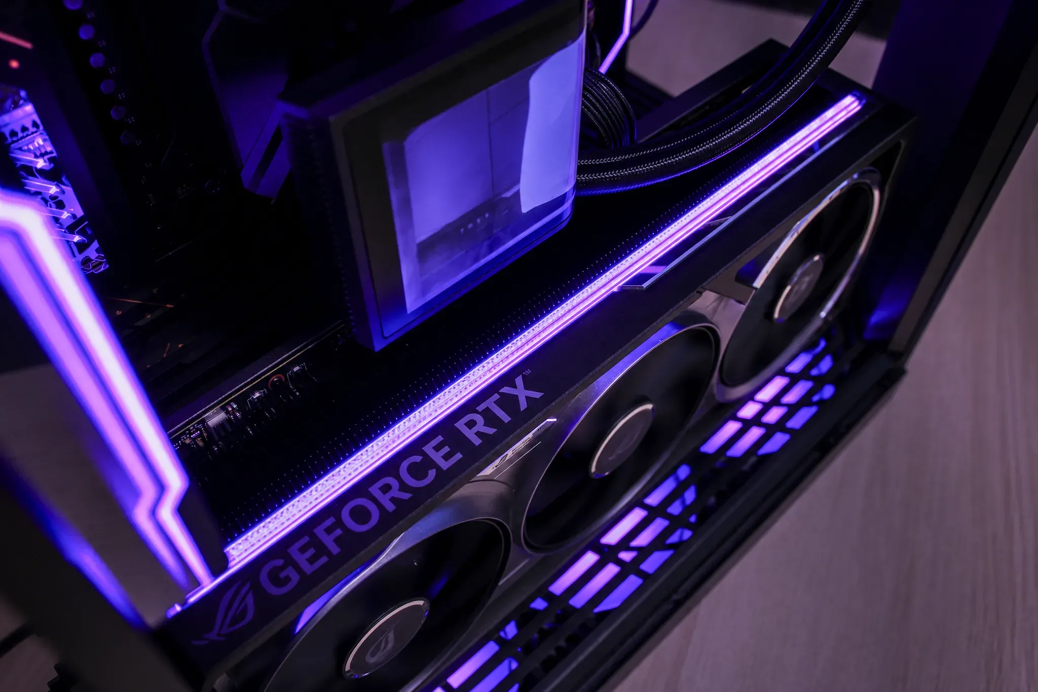 Hyte Ultra - RTX 5090 | R7 9800X3D | 32GB - Thumbnail 7