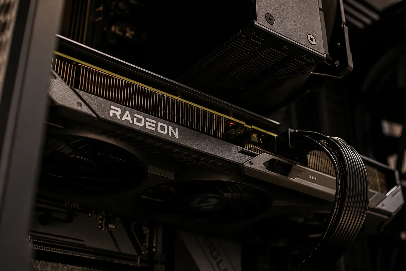 Purity - RX 9060 XT | R5 7500F | 32GB - Thumbnail 7