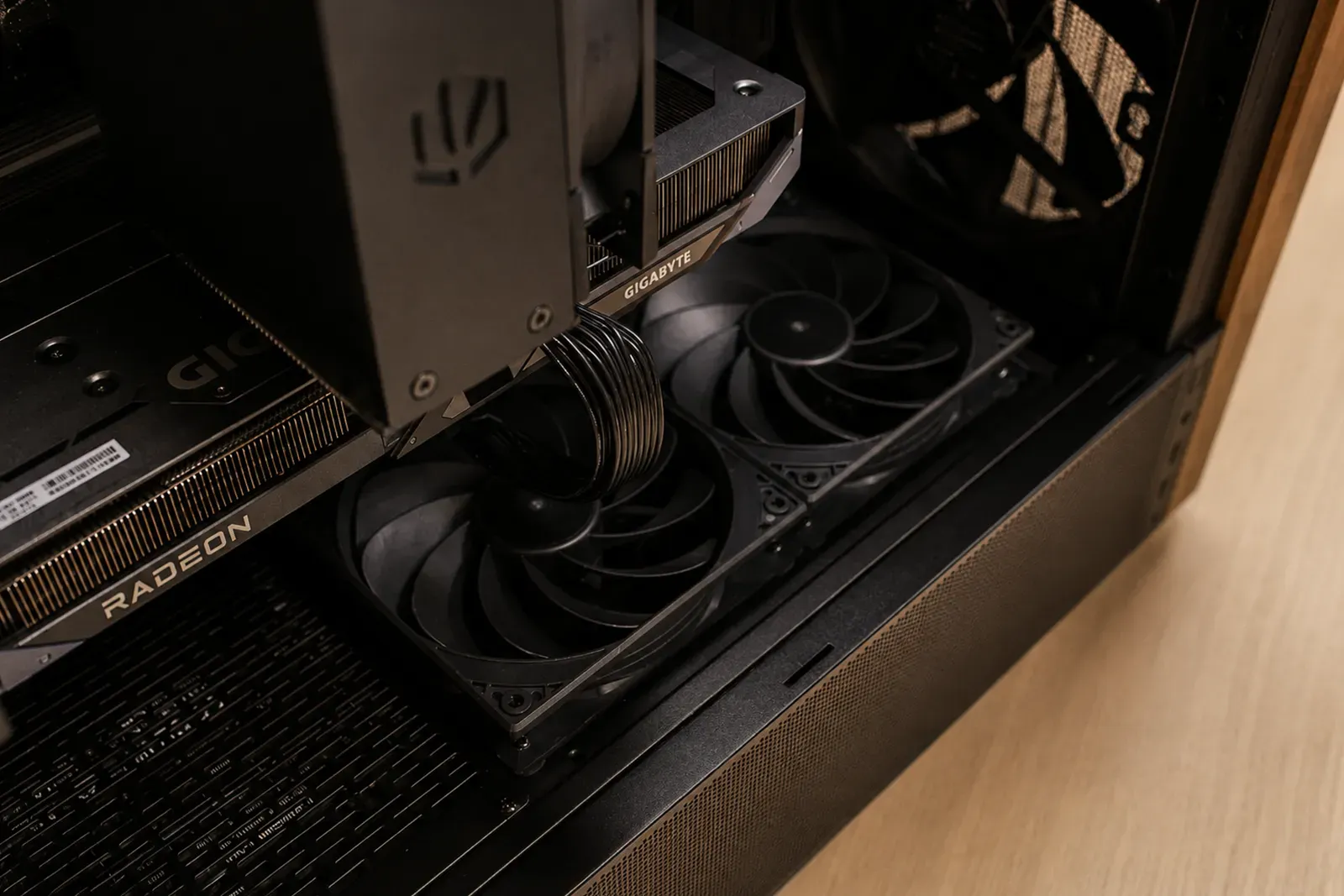 Purity - RX 9060 XT | R5 7500F | 32GB - Thumbnail 10