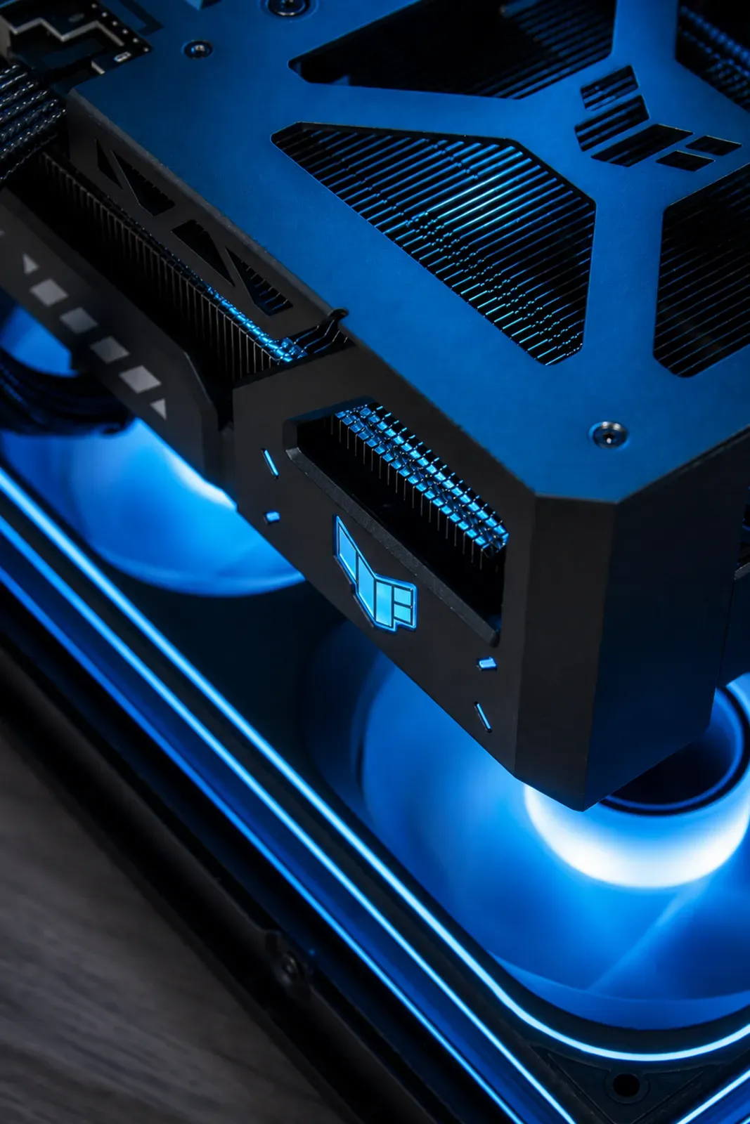 Limitless - RTX 5090 | R7 9850X3D | 32GB - Thumbnail 8