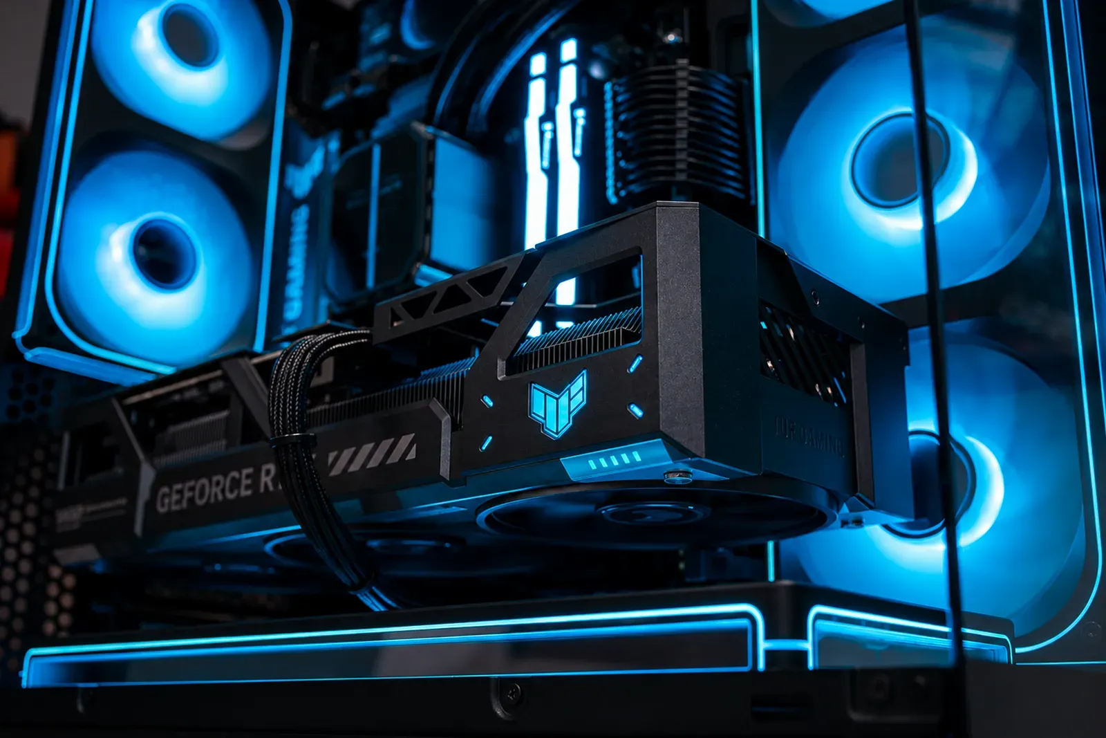 Limitless - RTX 5090 | R7 9850X3D | 32GB - Thumbnail 5
