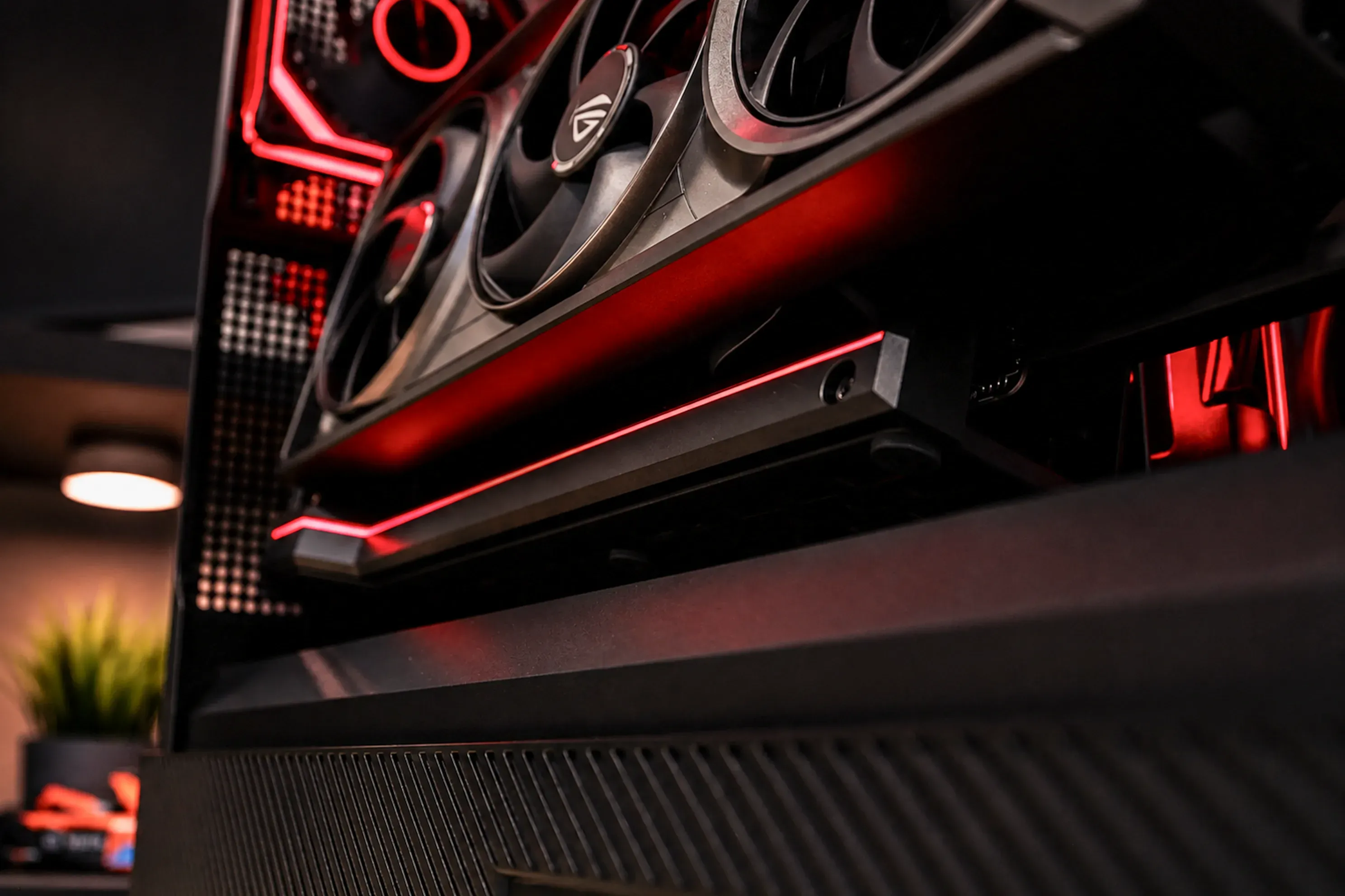 Skylight - RTX 5080 | R7 9800X3D | 32GB - Thumbnail 7