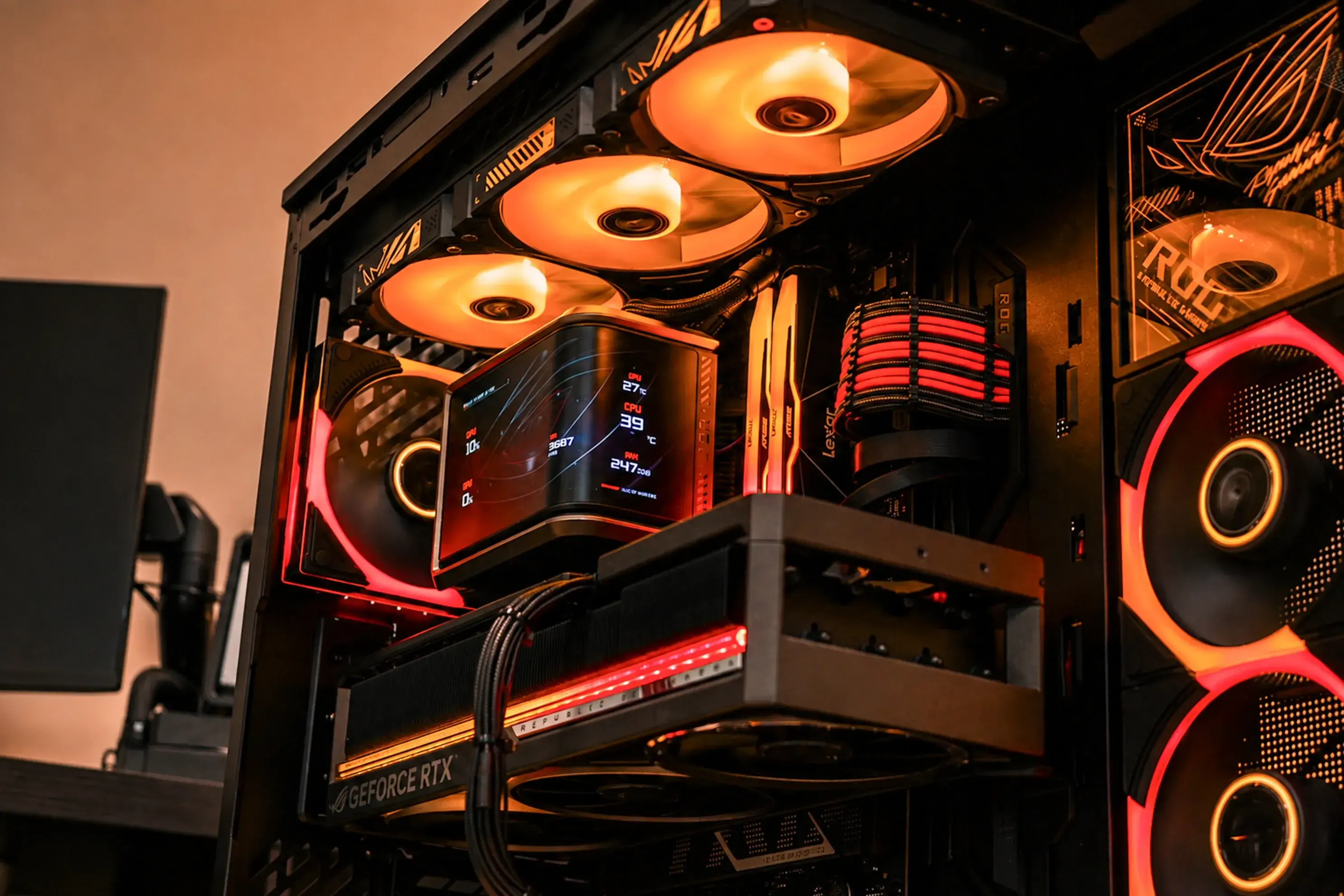 ASUS CRONOX - NVIDIA RTX 5080 | R7 9850X3D | 32GB - Thumbnail 6