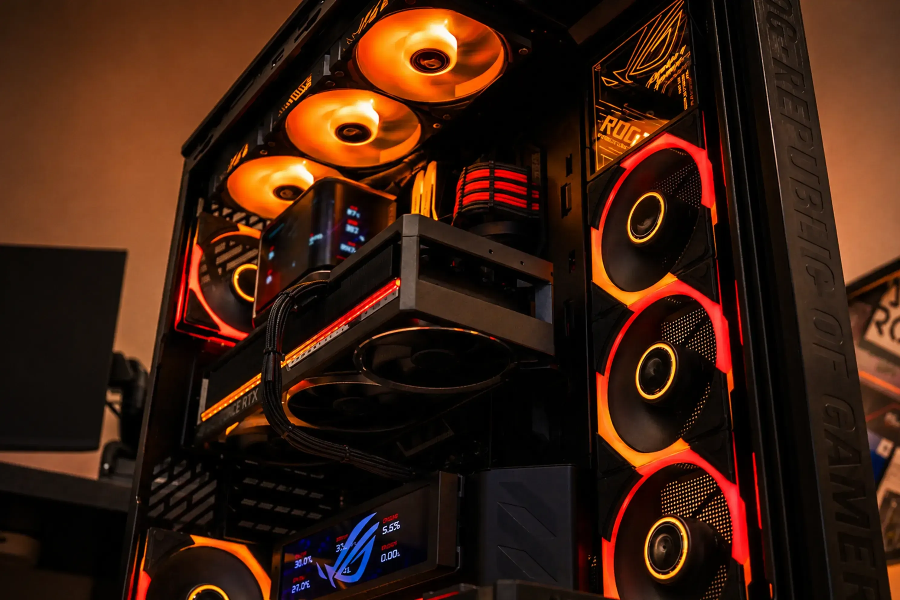 ASUS CRONOX - NVIDIA RTX 5080 | R7 9850X3D | 32GB - Thumbnail 10