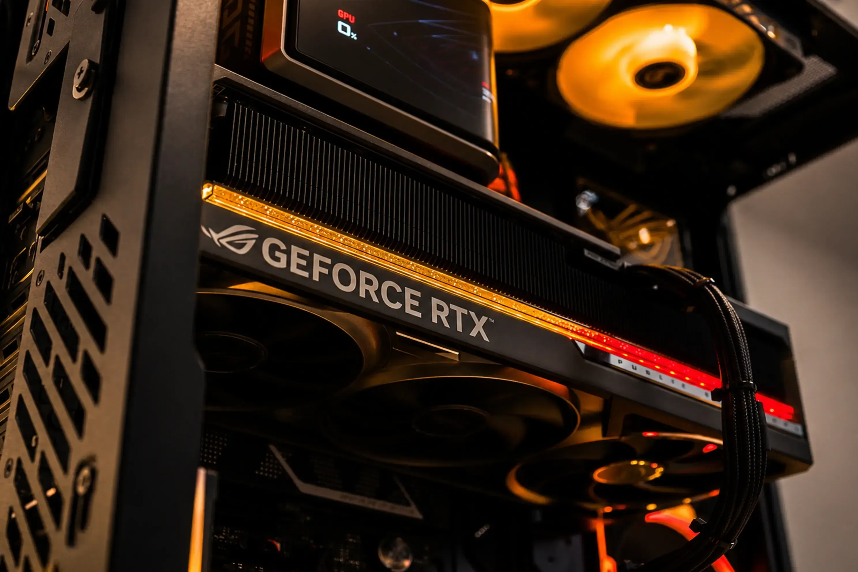 ASUS CRONOX - NVIDIA RTX 5080 | R7 9850X3D | 32GB - Thumbnail 11