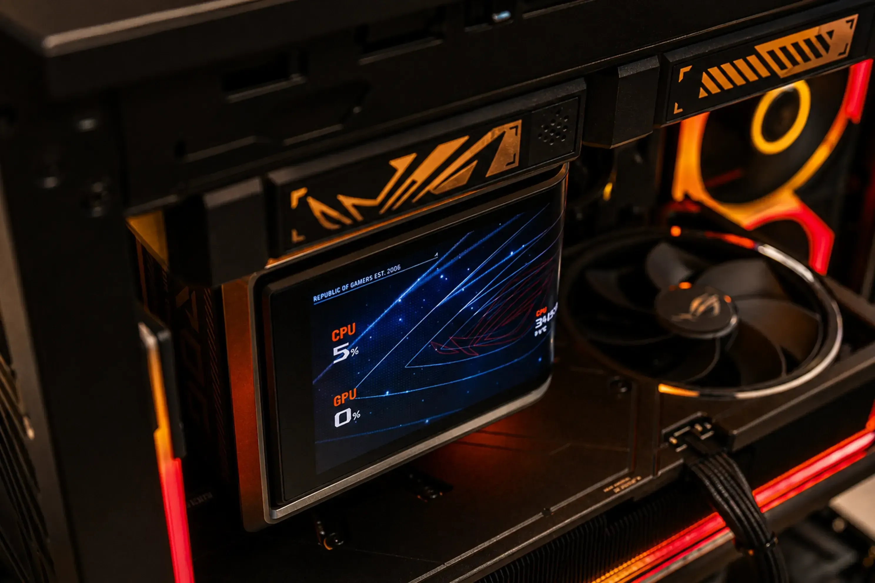 ASUS CRONOX - NVIDIA RTX 5080 | R7 9850X3D | 32GB - Thumbnail 8