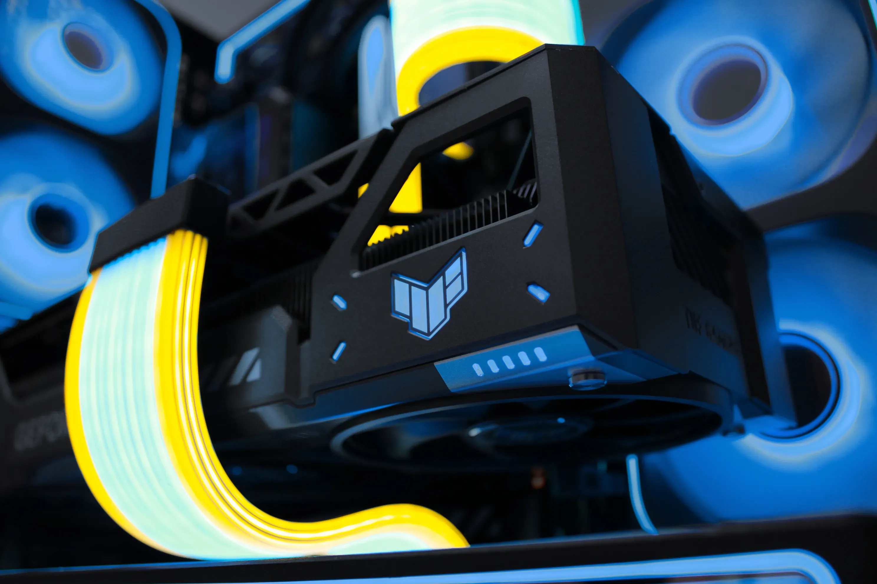 Limitless - RTX 5080 | R7 9850X3D | 32GB  - Thumbnail 11