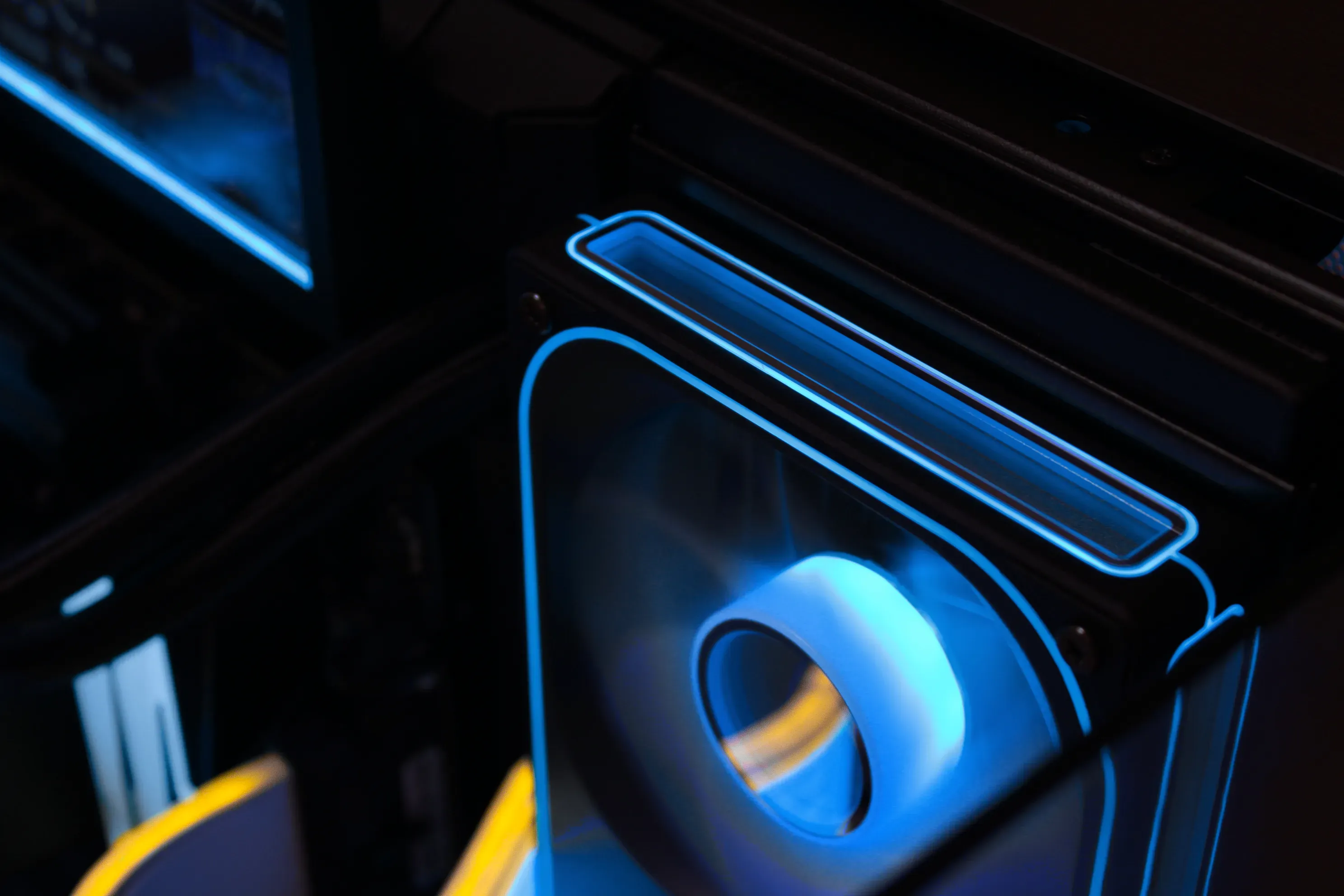 Limitless - RTX 5080 | R7 9850X3D | 32GB  - Thumbnail 13