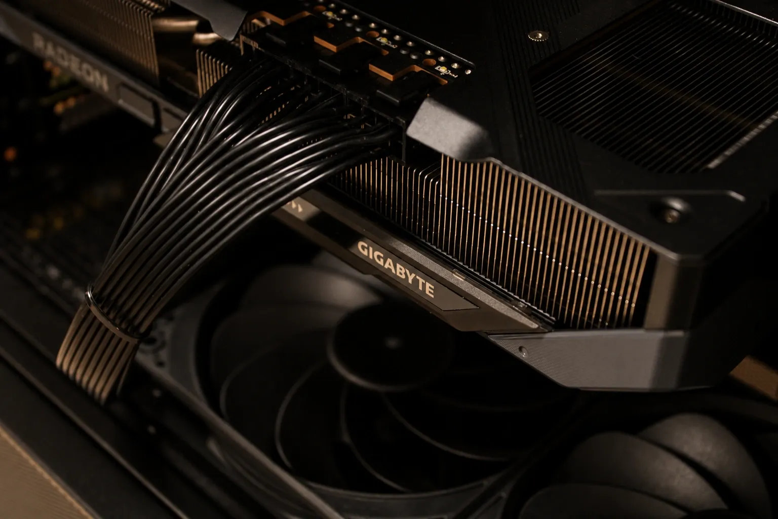 Purity - RX 9070 | R5 9600X | 16GB - Thumbnail 7
